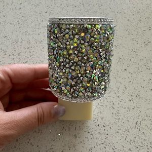 Silver gem wall flower plug